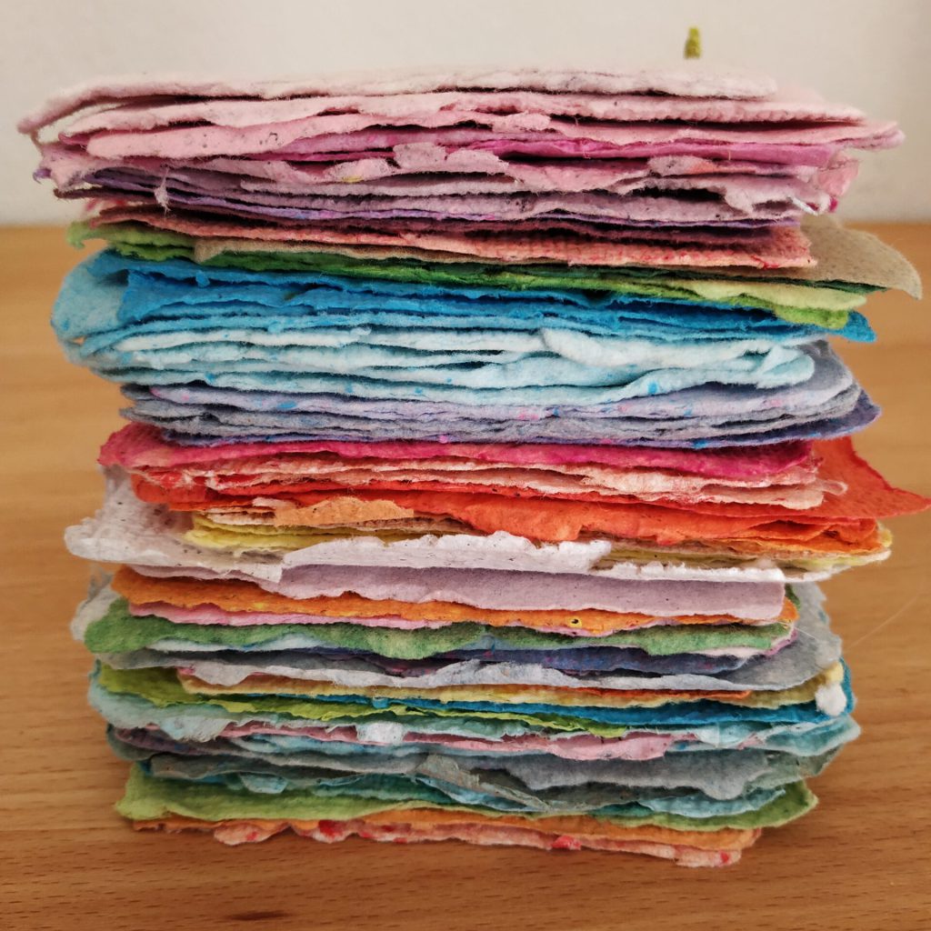 Papierschöpfen_Foto1_Blüten